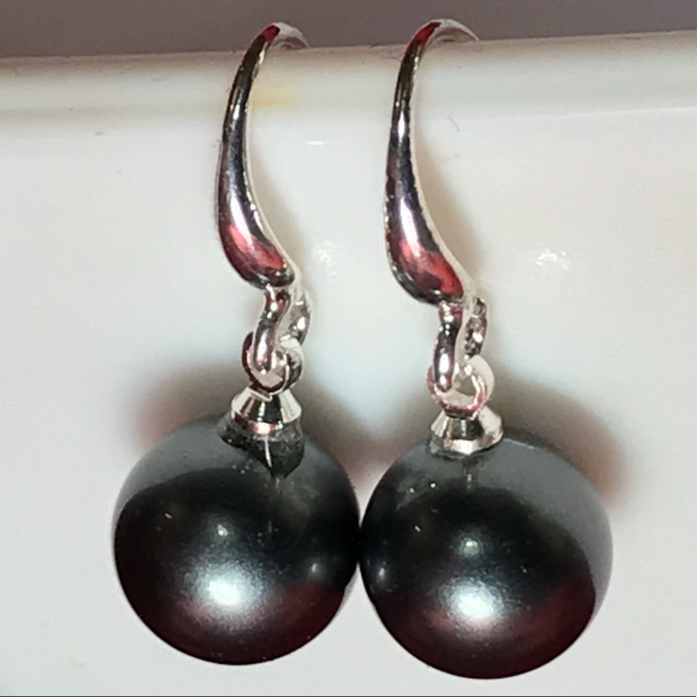 HP🎉 Tahitian 8MM Shell Pearl Dangle Earrings - Picture 1 of 3